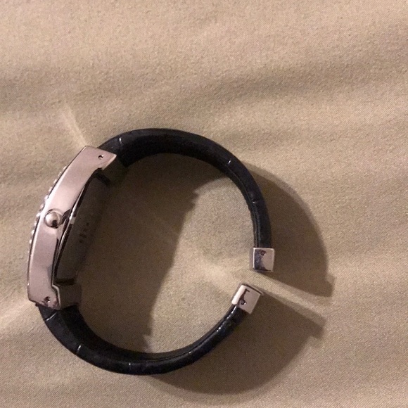 Watch - Picture 2 of 3